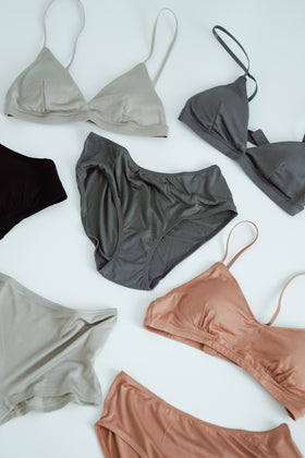 COCOONA SKINWEAR カップ入り Vキャミソール(アジャスター付き)