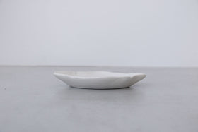河合竜彦 白釉 オーバルレリーフ皿 S