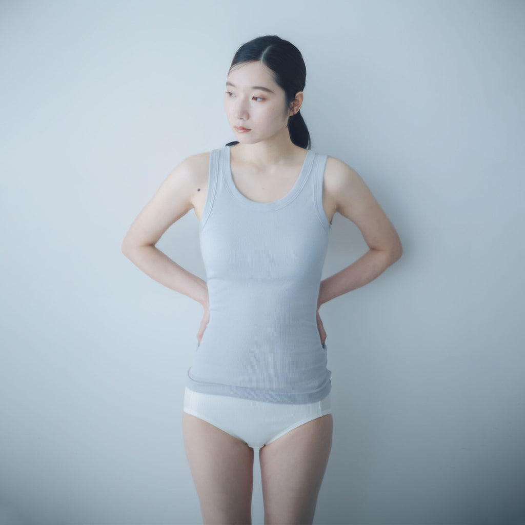 抜群の伸びのよさで、体にストレスなくフィットします