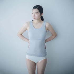 抜群の伸びのよさで、体にストレスなくフィットします
