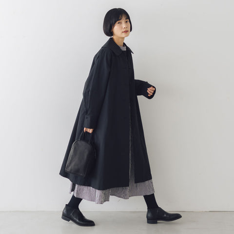 くらすこと ＋to クラシカルなコットンナイロンコート ブラック［入荷時期未定］