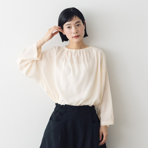 【SALE】 KURASUKOTO Atelier Wardrobe 大人のキュプラ混ブラウス