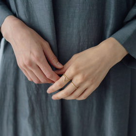中指：SURUME. Brass ring Thin